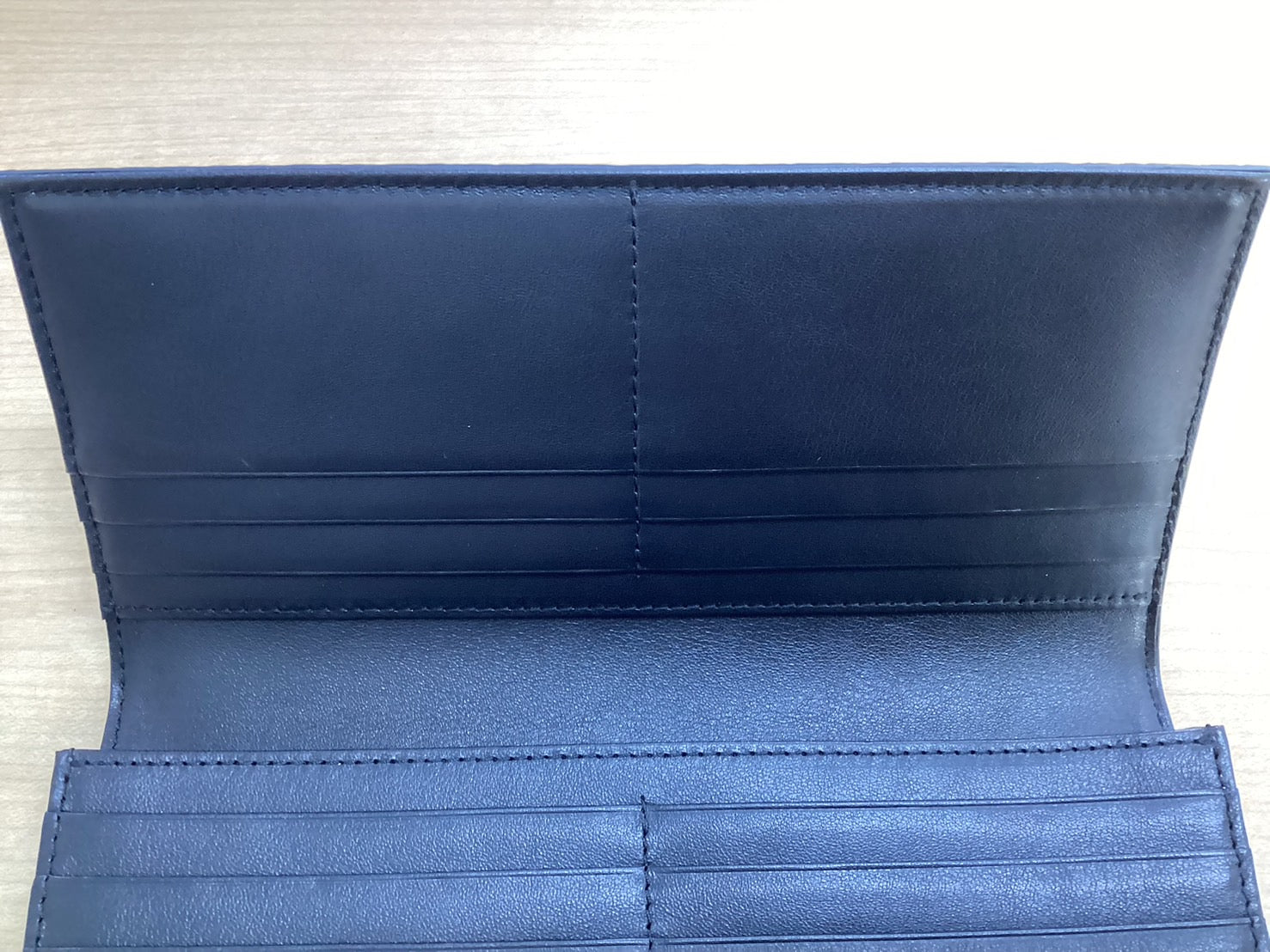 【限定1点のみシールレザー】ストラップロングウォレット